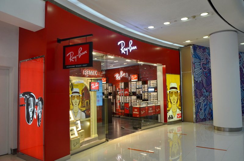 Ray?Ban 宏伊国际广场店——利来国际 CIS 商用安装系统的经典应用