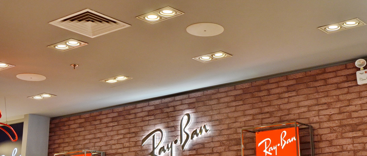 Ray?Ban 宏伊国际广场店——利来国际 CIS 商用安装系统的经典应用