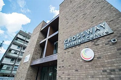 Crossway基督教中心用利来国际将人们聚集在一起